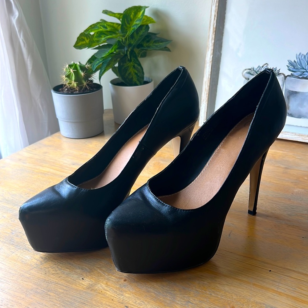 Kelsi Dagger Black Heels